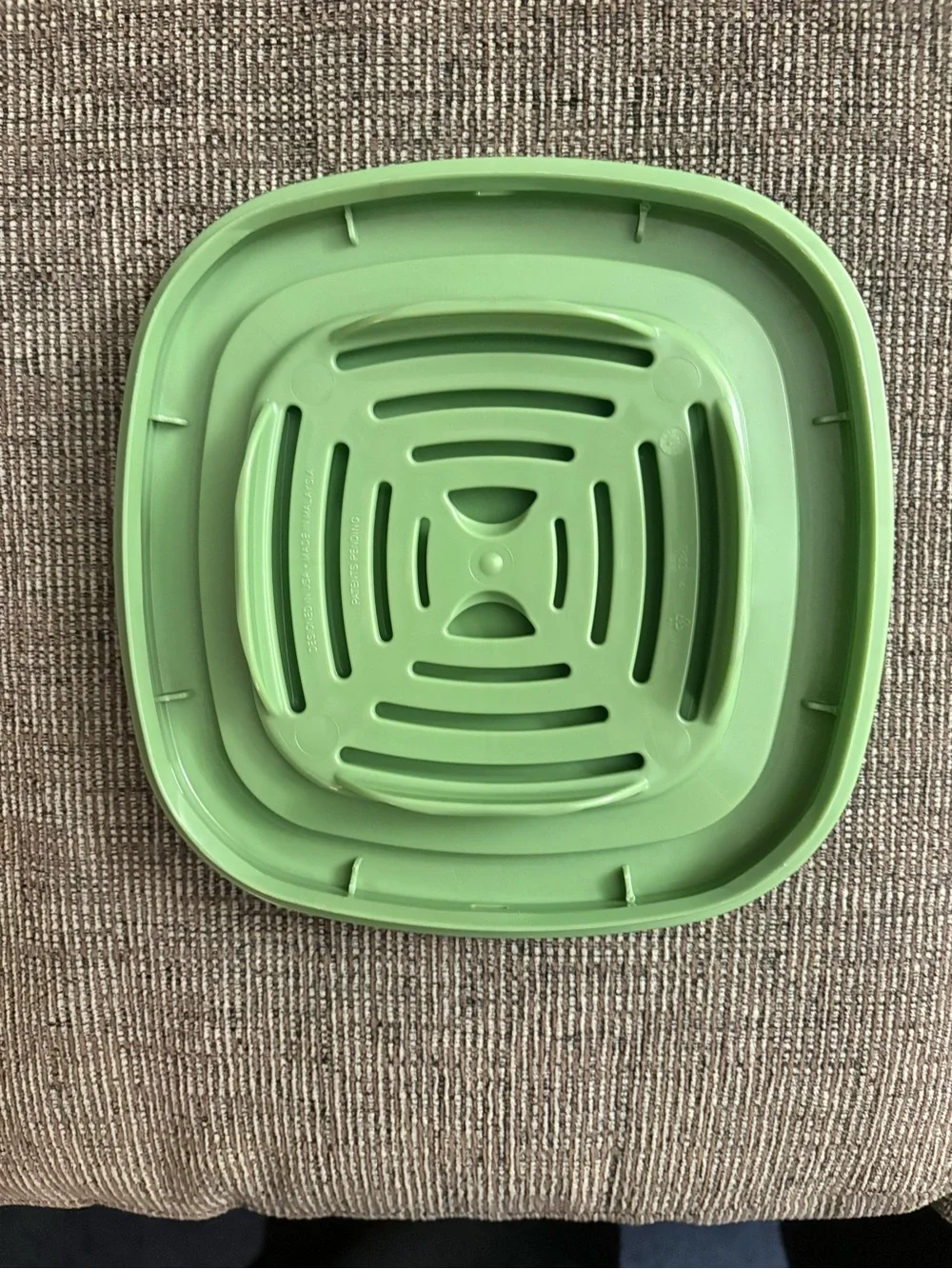 Pre-Owned Rubbermaid Produce Saver Food Storage Containers Set of 3